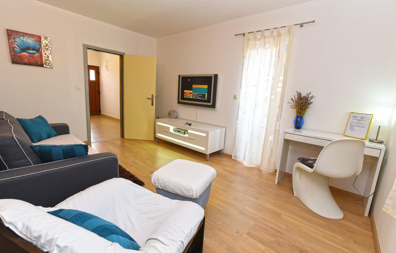 Apartment Monfiorenzo 1551 Ровінь Екстер'єр фото